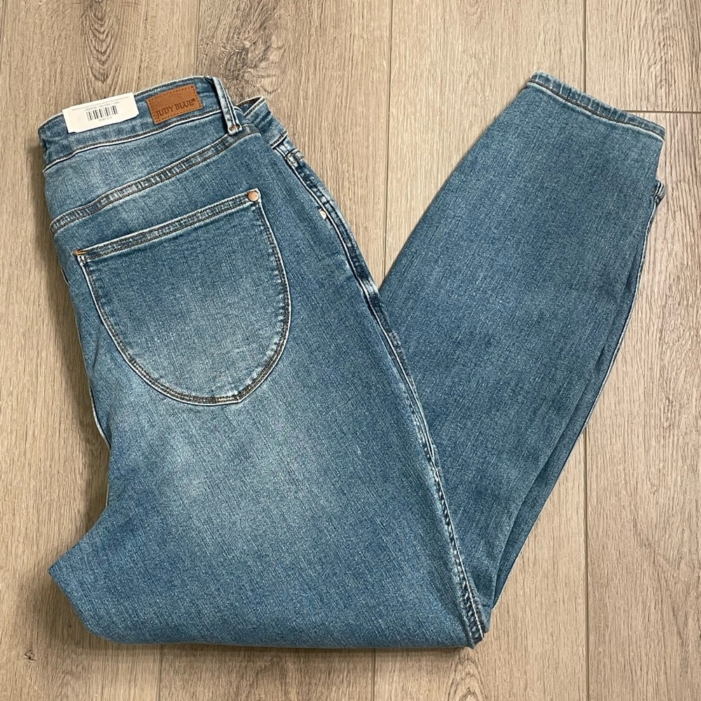 JUDY BLUE Butt Lifting/Tummy Control Stretch Jeans - Picture 10 of 12